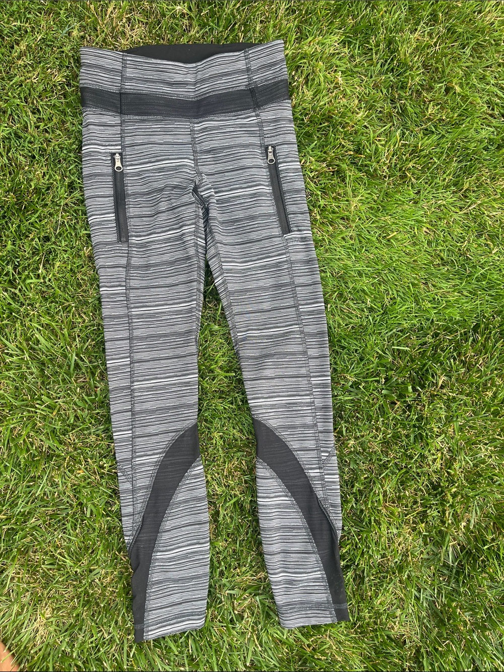 Lululemon gray and black leggings